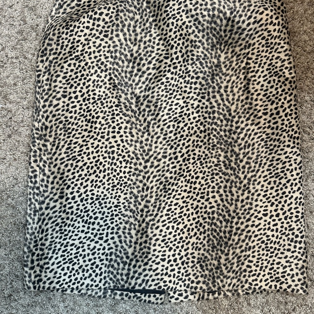 Fun skirt runs small fits more like 14 then 16